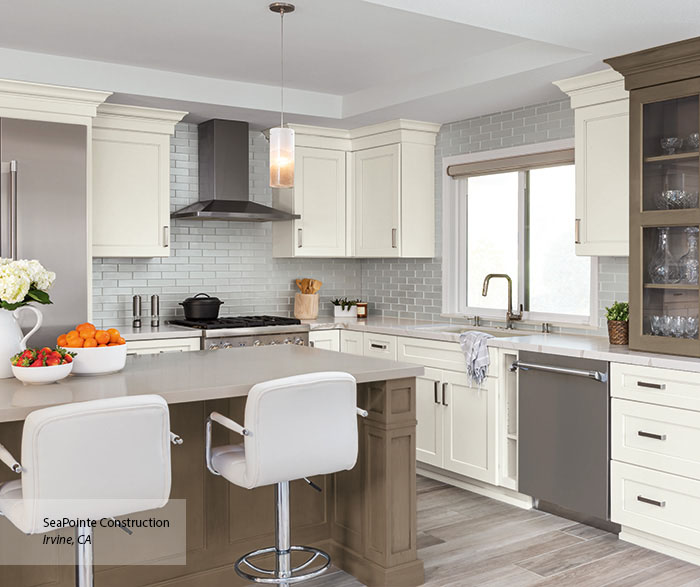 Off-White Shaker Casual Kitchen Cabinets